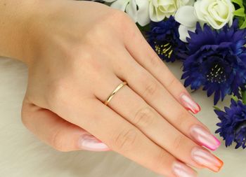 Elegancki złoty pierścionek Wieczna Miłość z diamentem 0,95 ct, barwa H, czystość SI, trzy ramiona z białego złota. Idealny na zaręczyny lub prezent z certyfikatem autentyczności.7.jpg